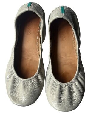 Tieks Taupe leather ballet flats womens size 7